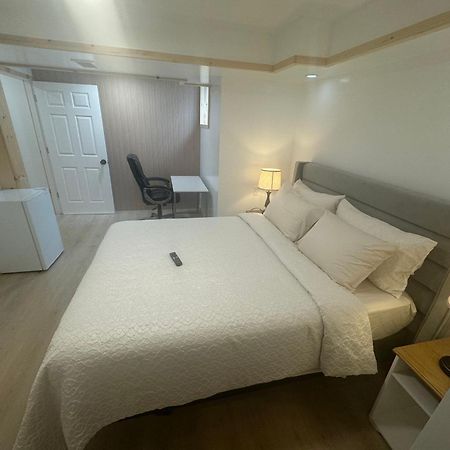 Private Entrance, Private Bathroom, Bedroom And Workspace Ottawa Dış mekan fotoğraf