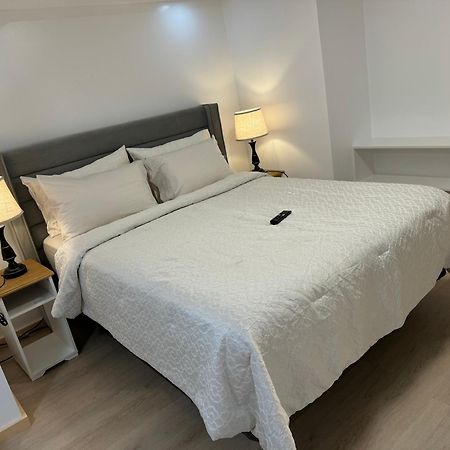 Private Entrance, Private Bathroom, Bedroom And Workspace Ottawa Dış mekan fotoğraf