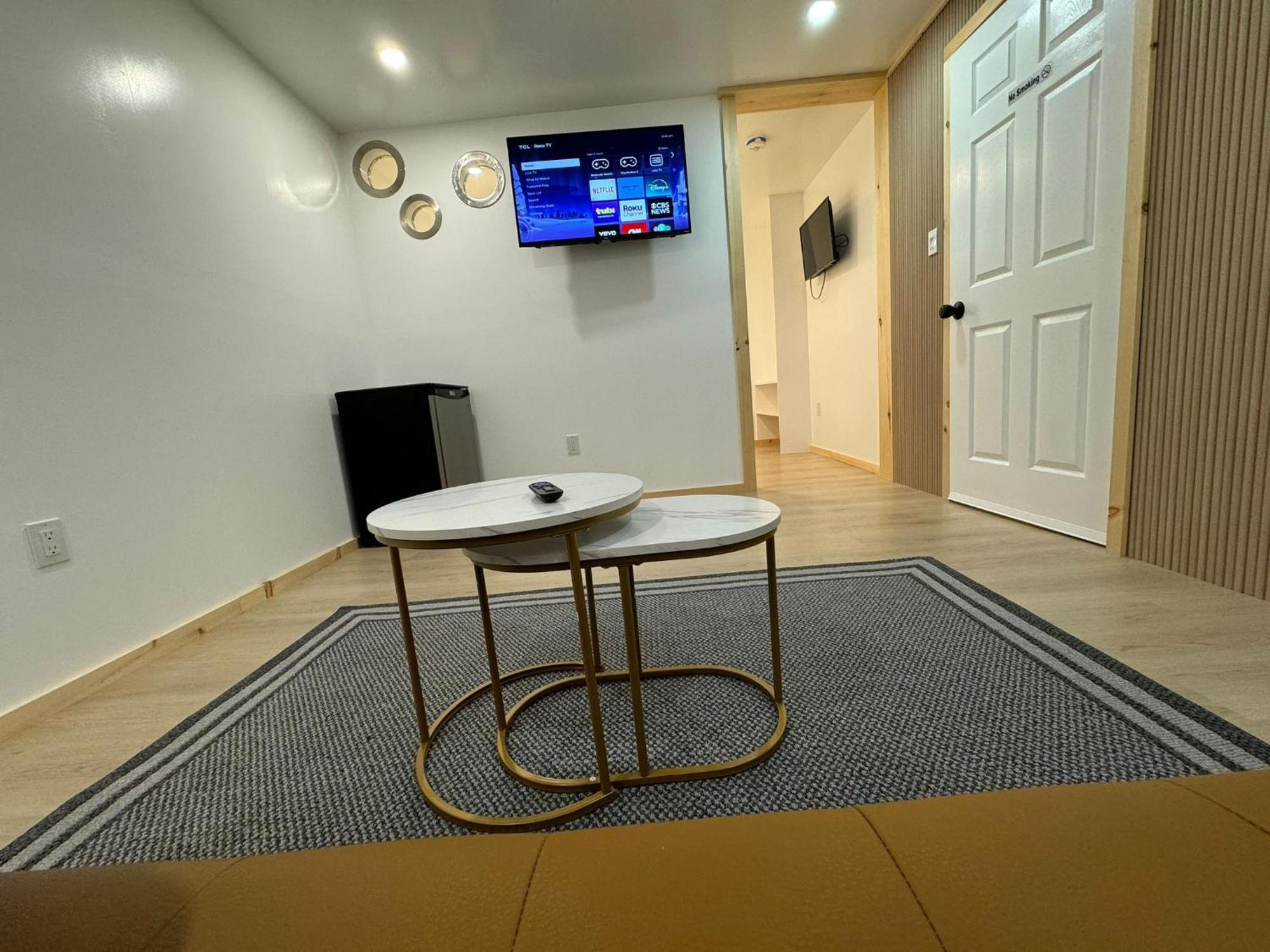 Private Entrance, Private Bathroom, Bedroom And Workspace Ottawa Dış mekan fotoğraf