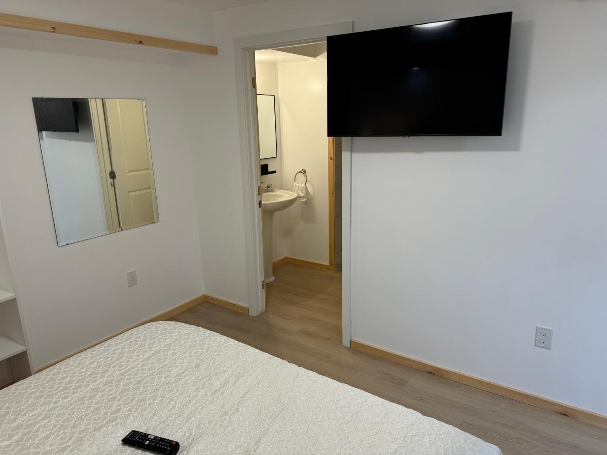 Private Entrance, Private Bathroom, Bedroom And Workspace Ottawa Dış mekan fotoğraf