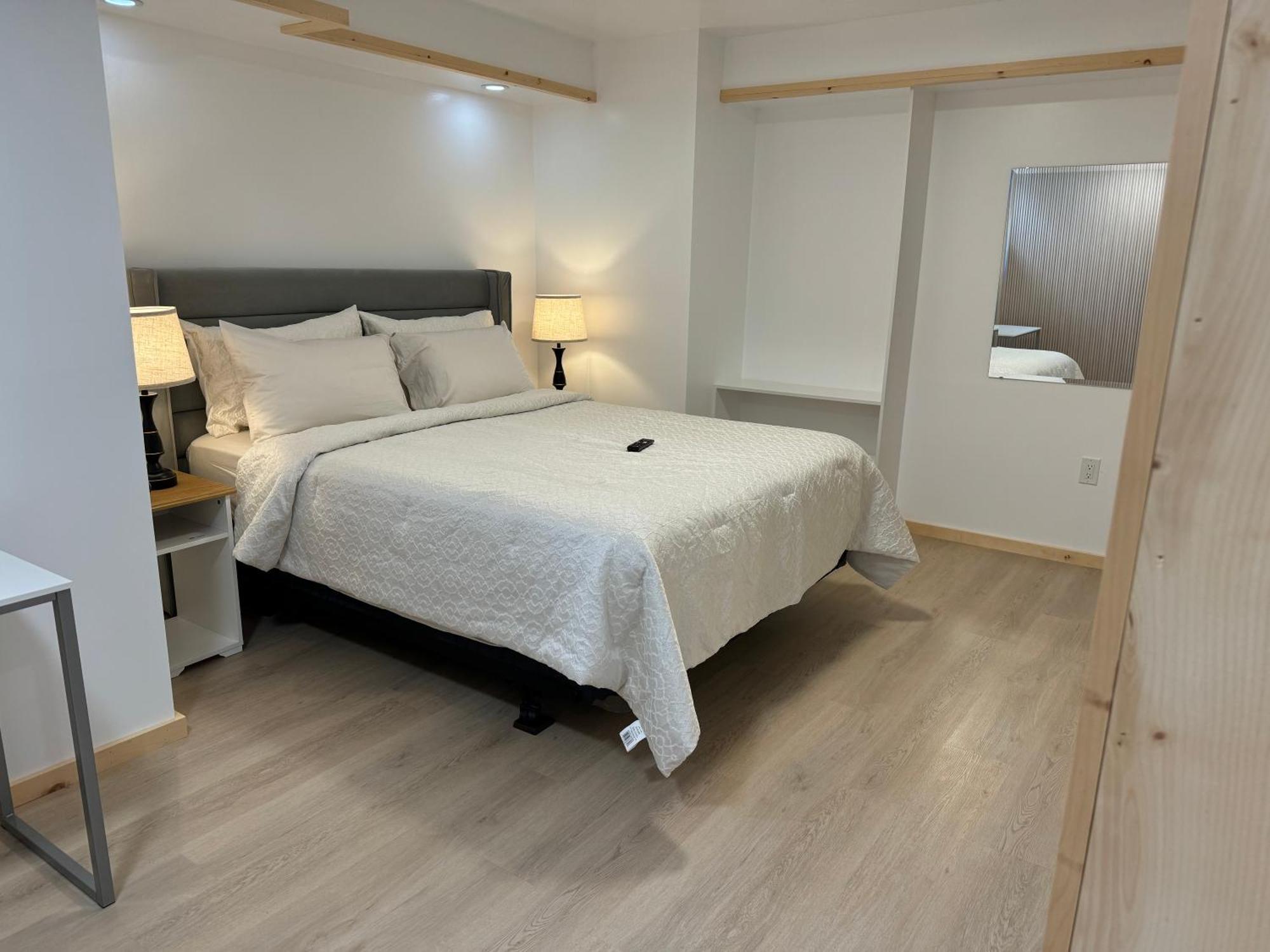 Private Entrance, Private Bathroom, Bedroom And Workspace Ottawa Dış mekan fotoğraf