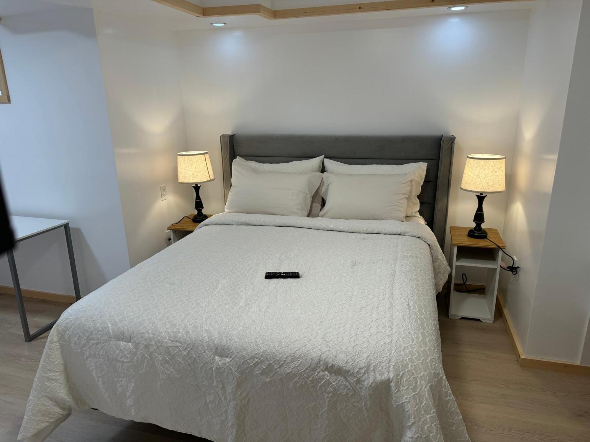 Private Entrance, Private Bathroom, Bedroom And Workspace Ottawa Dış mekan fotoğraf
