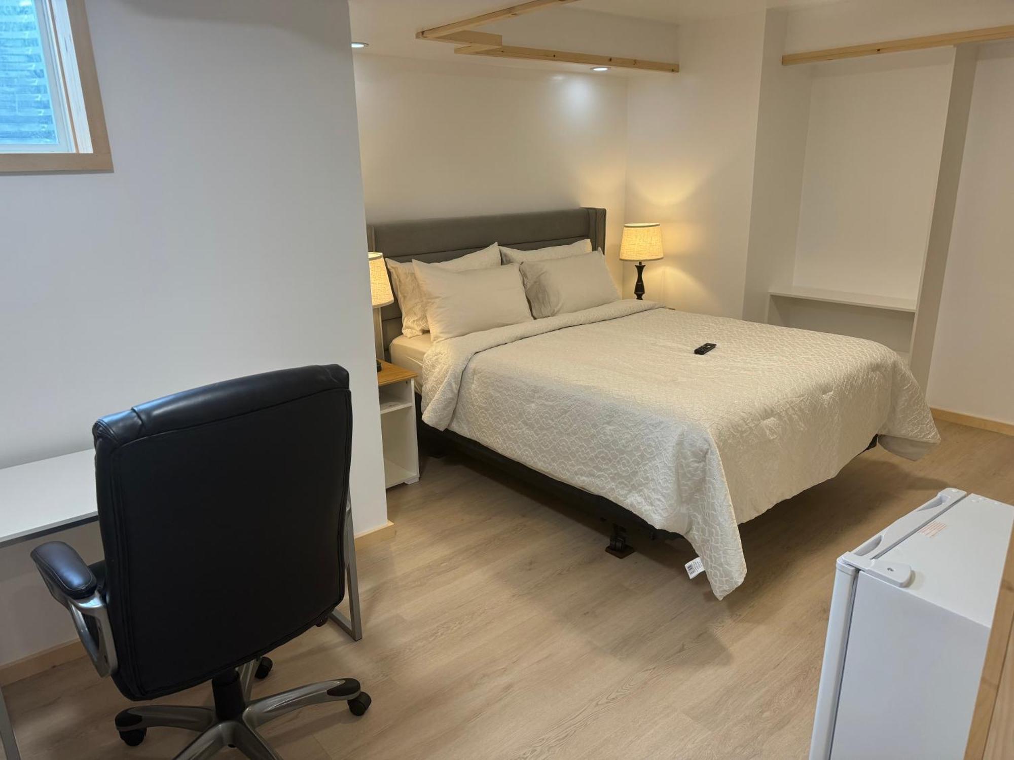 Private Entrance, Private Bathroom, Bedroom And Workspace Ottawa Dış mekan fotoğraf