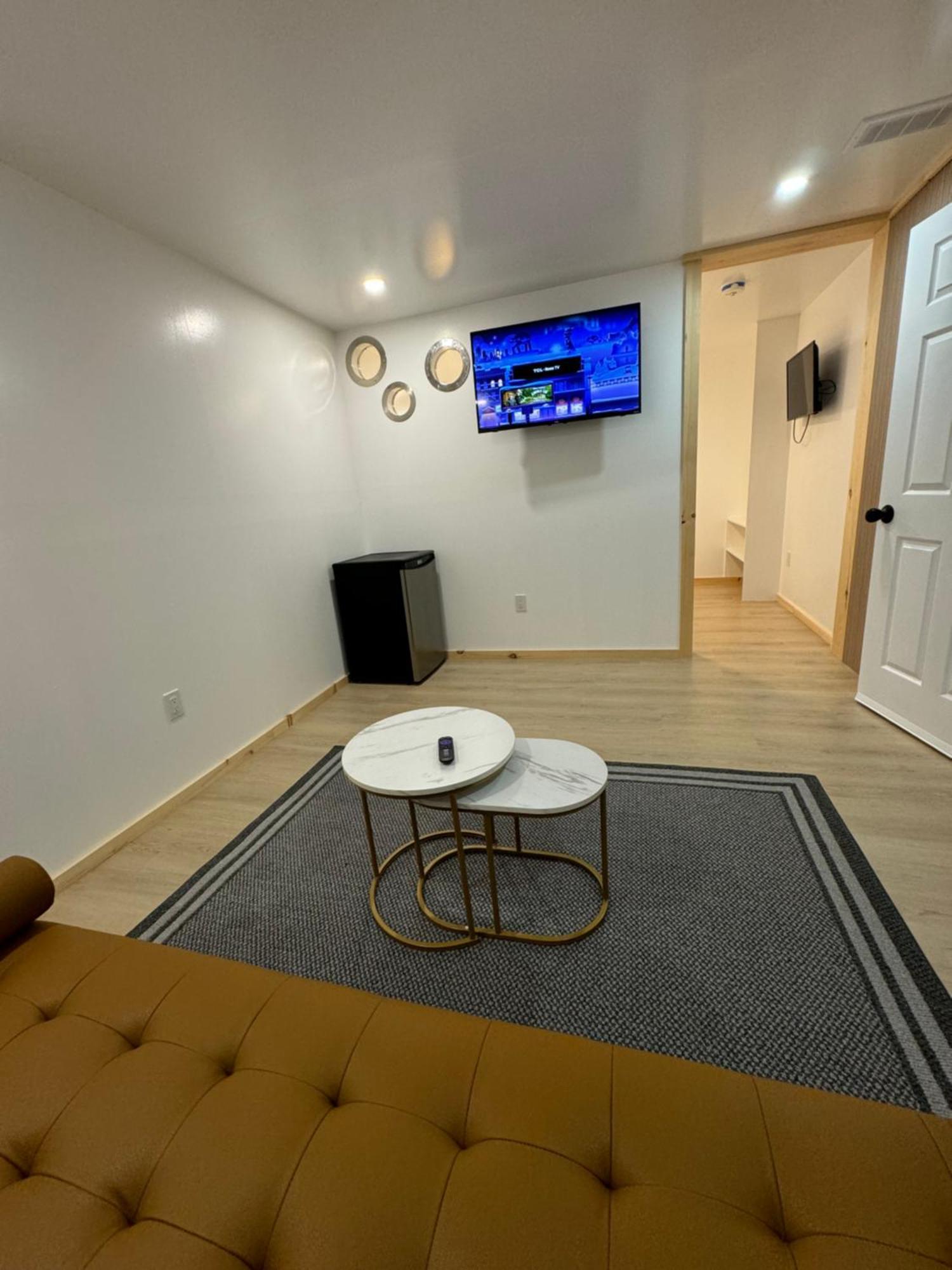 Private Entrance, Private Bathroom, Bedroom And Workspace Ottawa Dış mekan fotoğraf